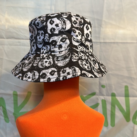 LMisfits Crimson Ghost Bucket Hat - Picture 5 of 5